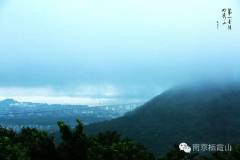 江行回望摄山绝顶