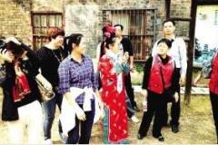 南京栖霞山红枫节推出“宫廷导游”服务